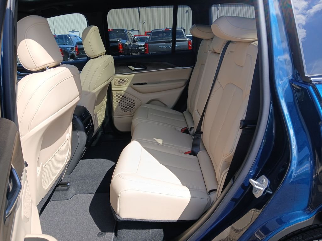 New 2027 Fathom Blue Pearlcoat Jeep Limited image 22