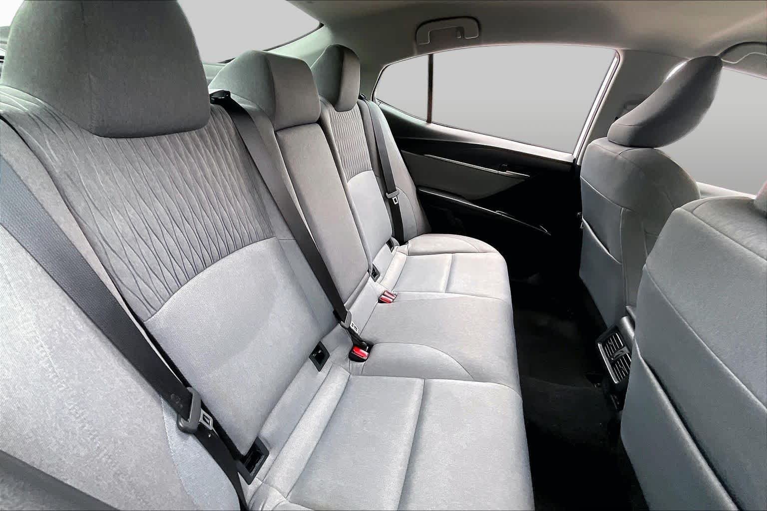 Used 2025 Ice Cap Toyota LE image 18