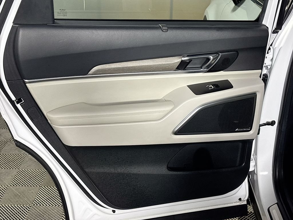 Used 2022 White Kia SX image 20