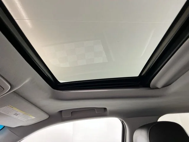 Used 2015 White GMC SLT image 20