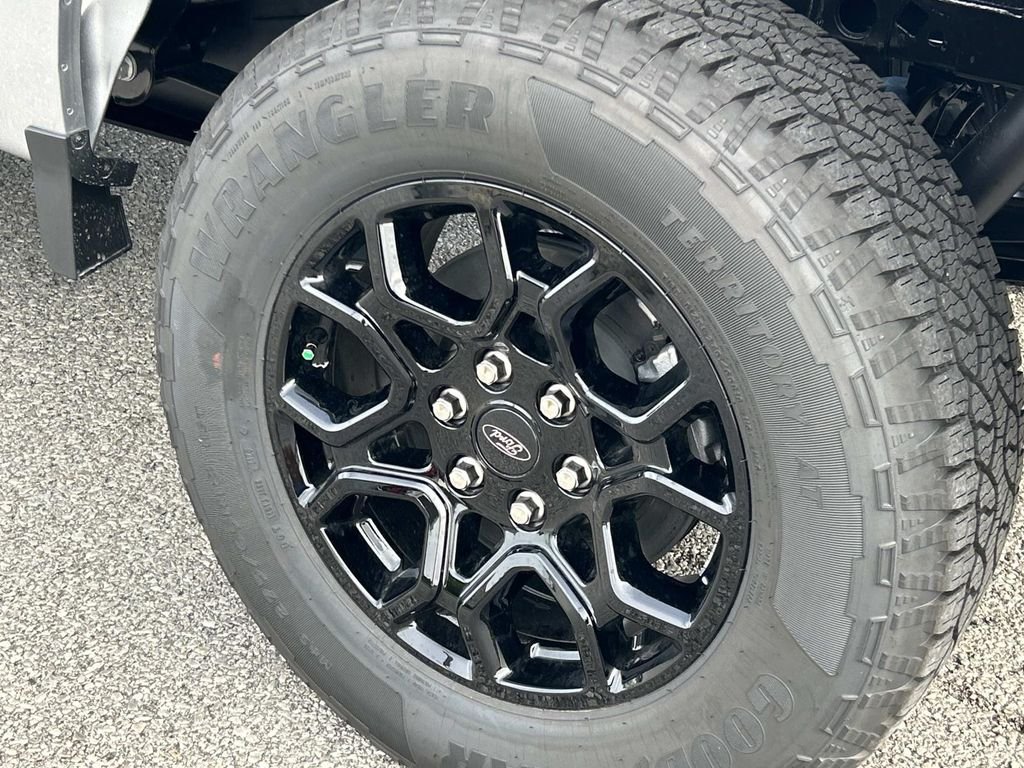 New 2026 Silver Metallic Ford 4X4 CREWCAB XLT image 13