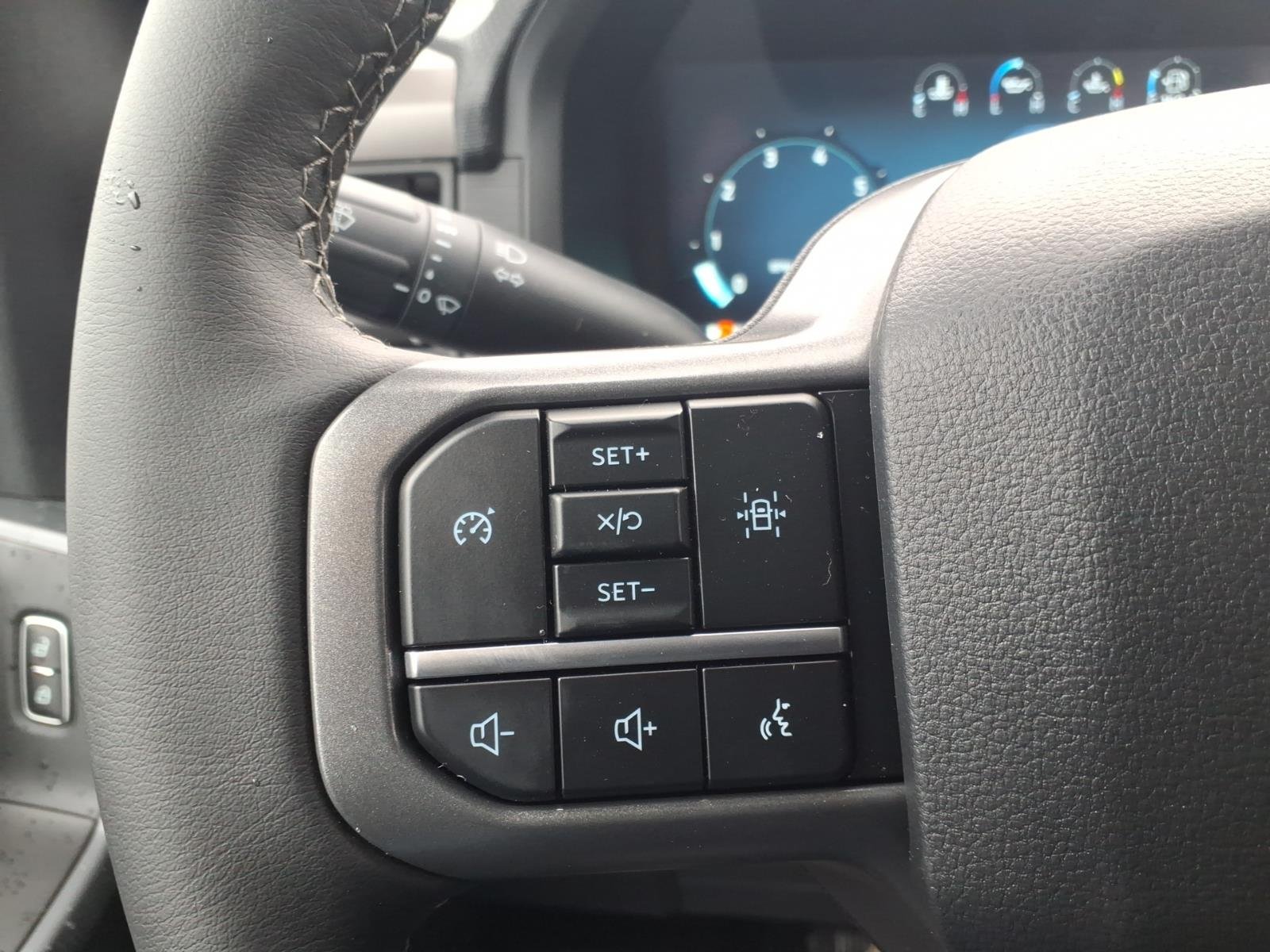 New 2026 Agate Black Metallic Ford XLT image 21