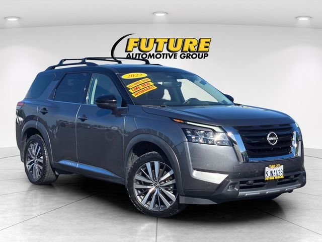 2022 Nissan Pathfinder Platinum 4WD's photo
