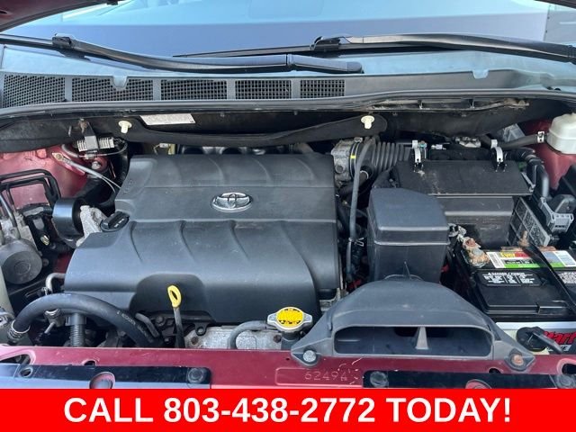 Used 2014 Red Toyota LE image 32