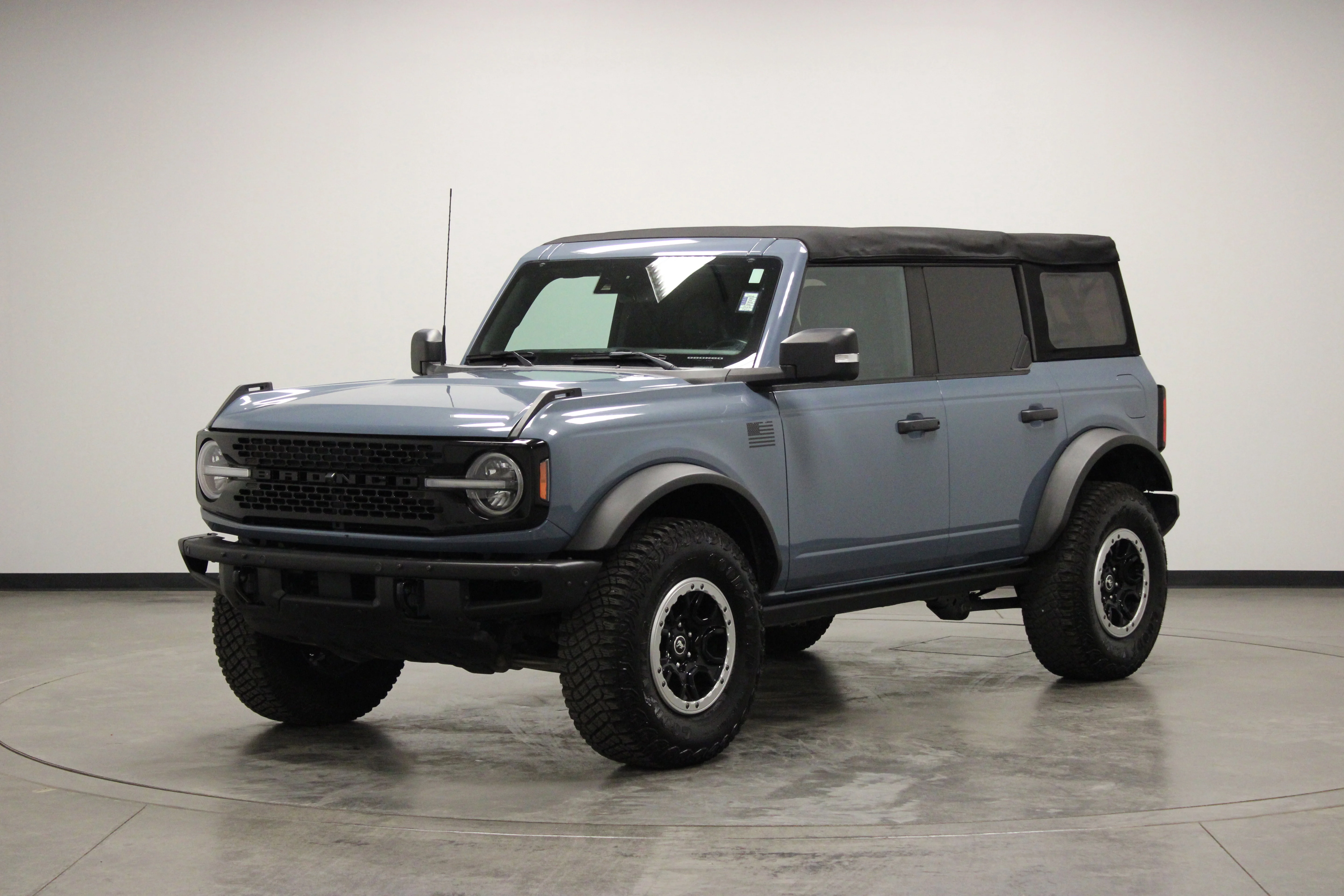 Used 2023 Azure Gray Metallic Tri-Coat Ford Badlands image 4
