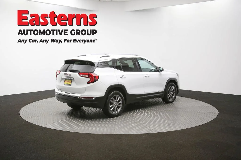 Used 2024 White GMC SLT image 40