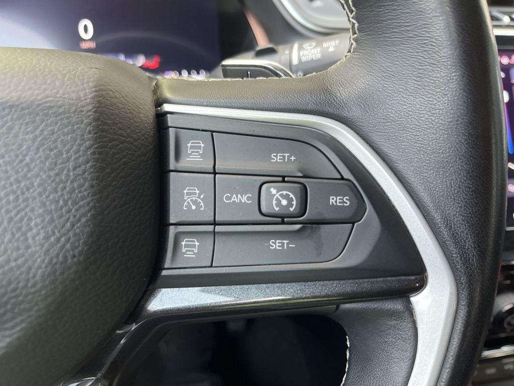 Used 2022 Diamond Black Jeep Altitude image 30