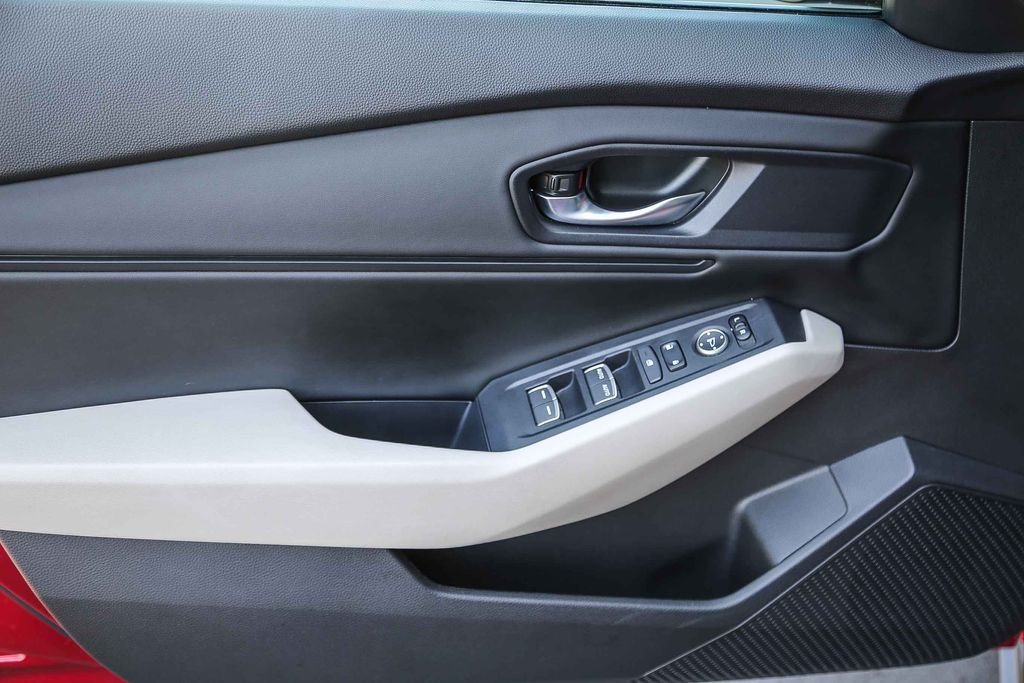 2025 Honda Accord SE - Photo 24