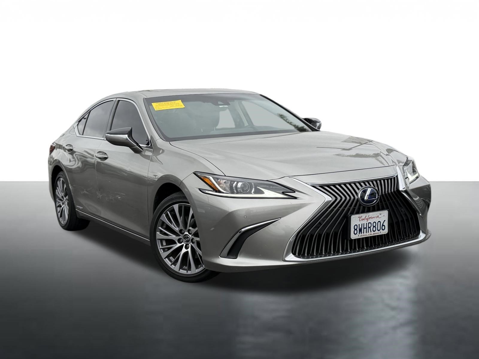 2021 Lexus ES 300h 300h's photo