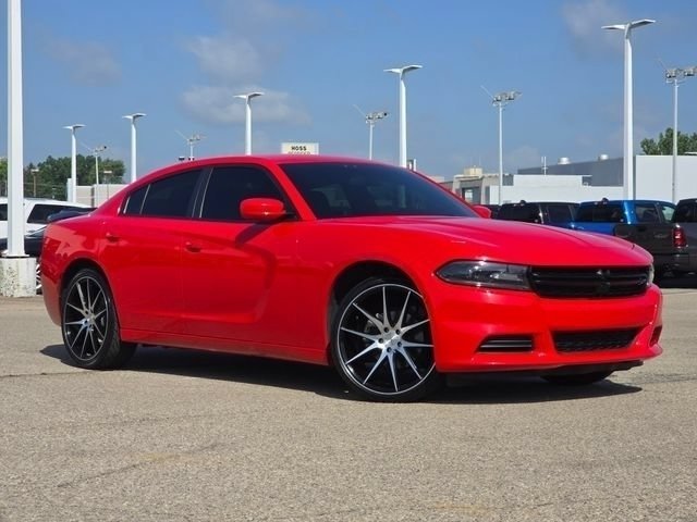 Used 2022 Torred Clearcoat Dodge SXT image 2