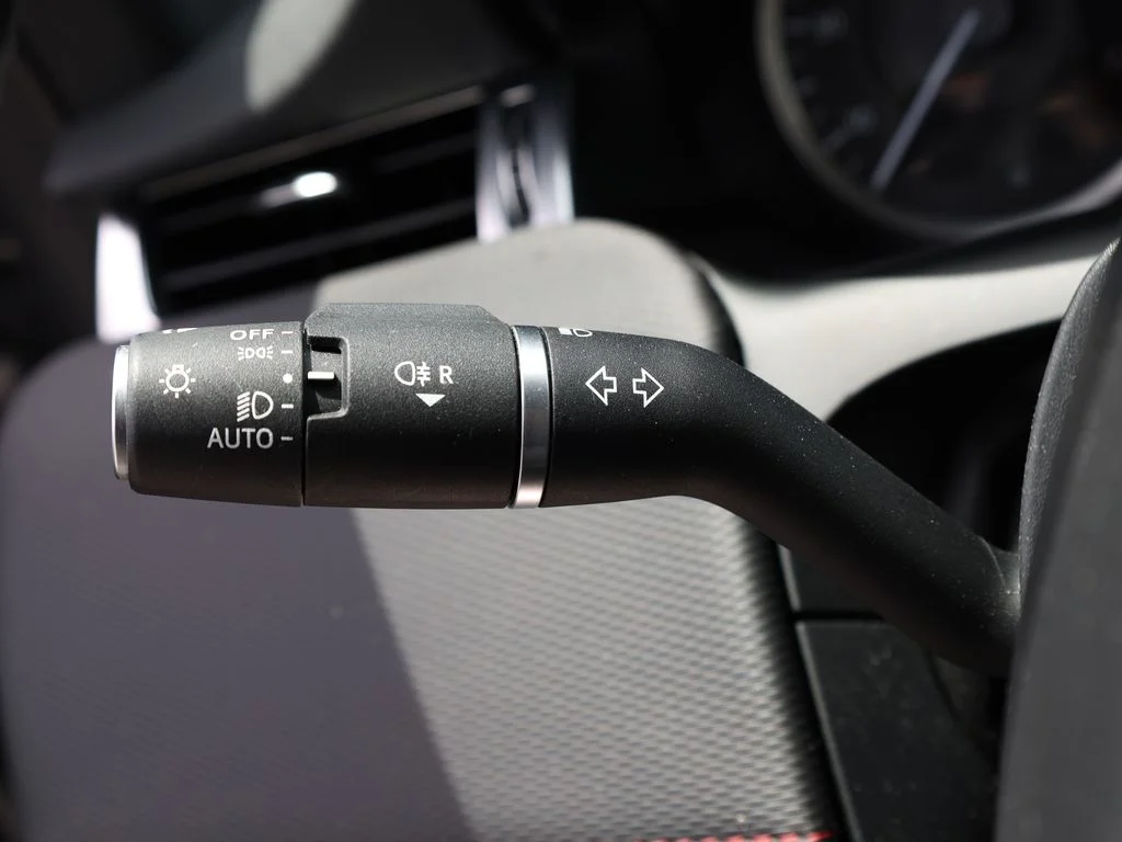 Used 2023 Gray Land Rover S R-Dynamic image 39