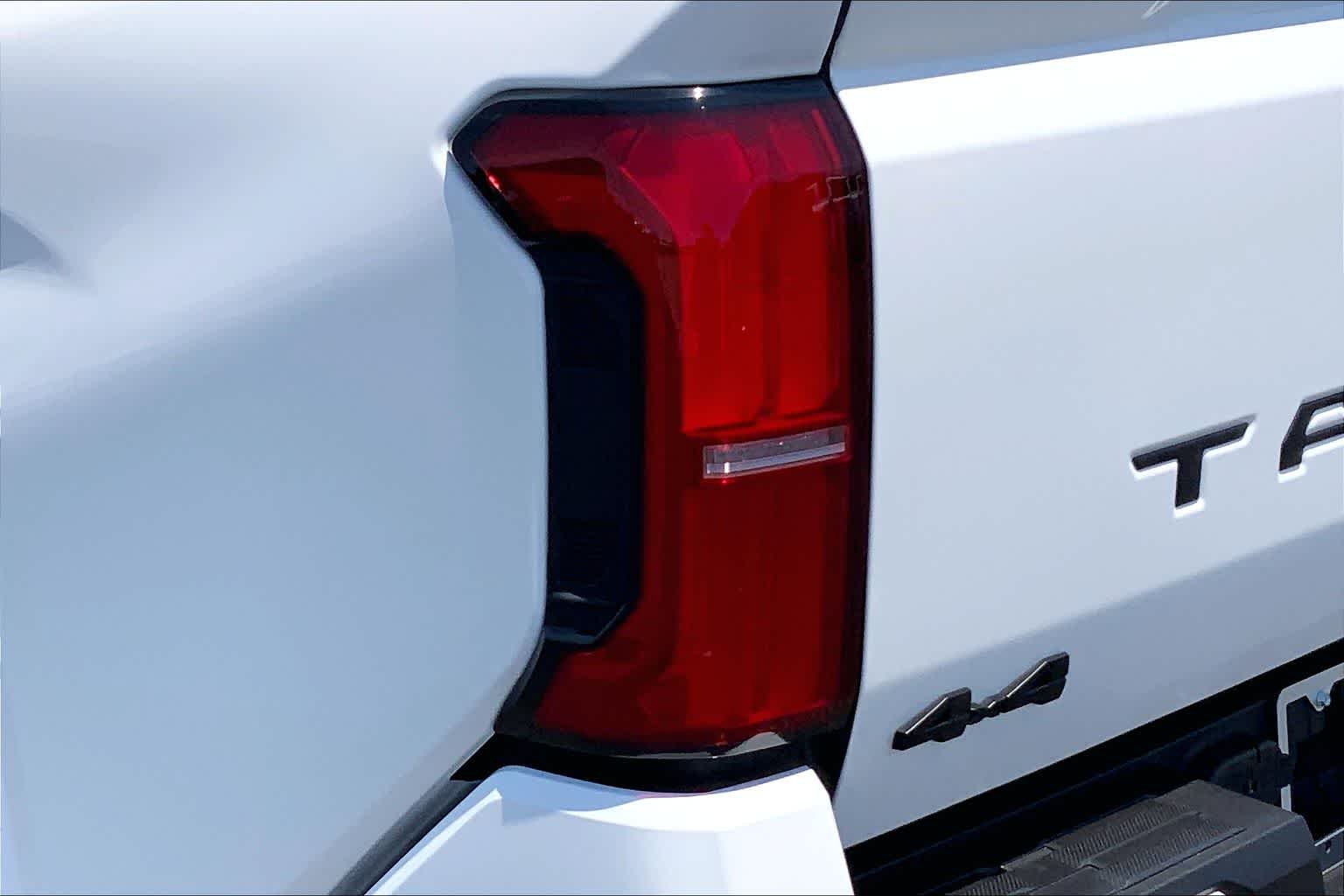2026 Toyota Tacoma SR5 - Photo 14