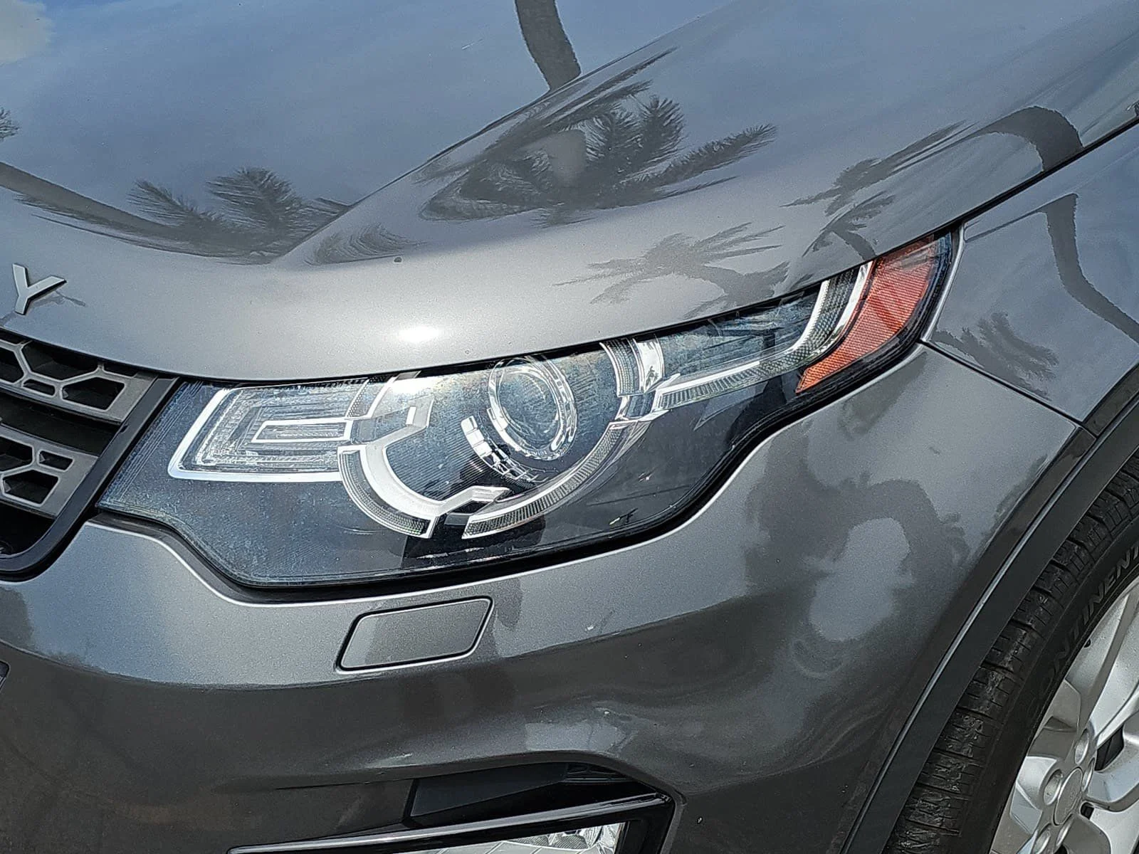Used 2018 Gray Land Rover SE image 30