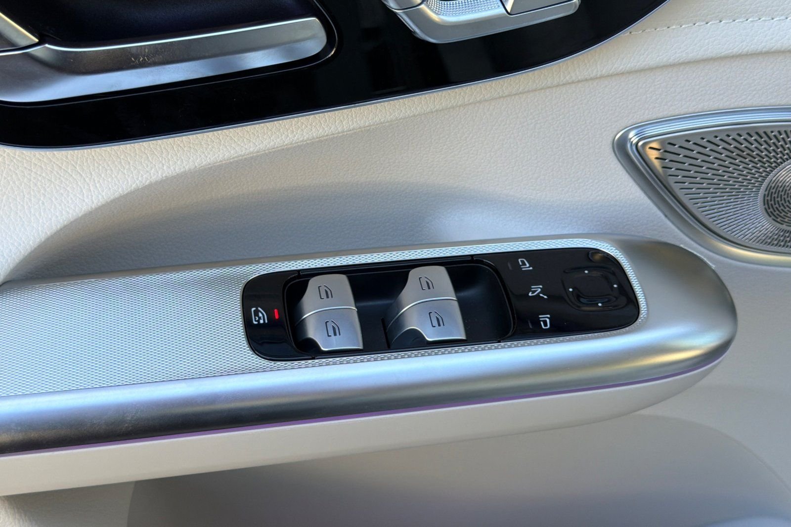 New 2027 MANUFAKTUR Alpine Grey Mercedes-Benz 320 SUV image 23