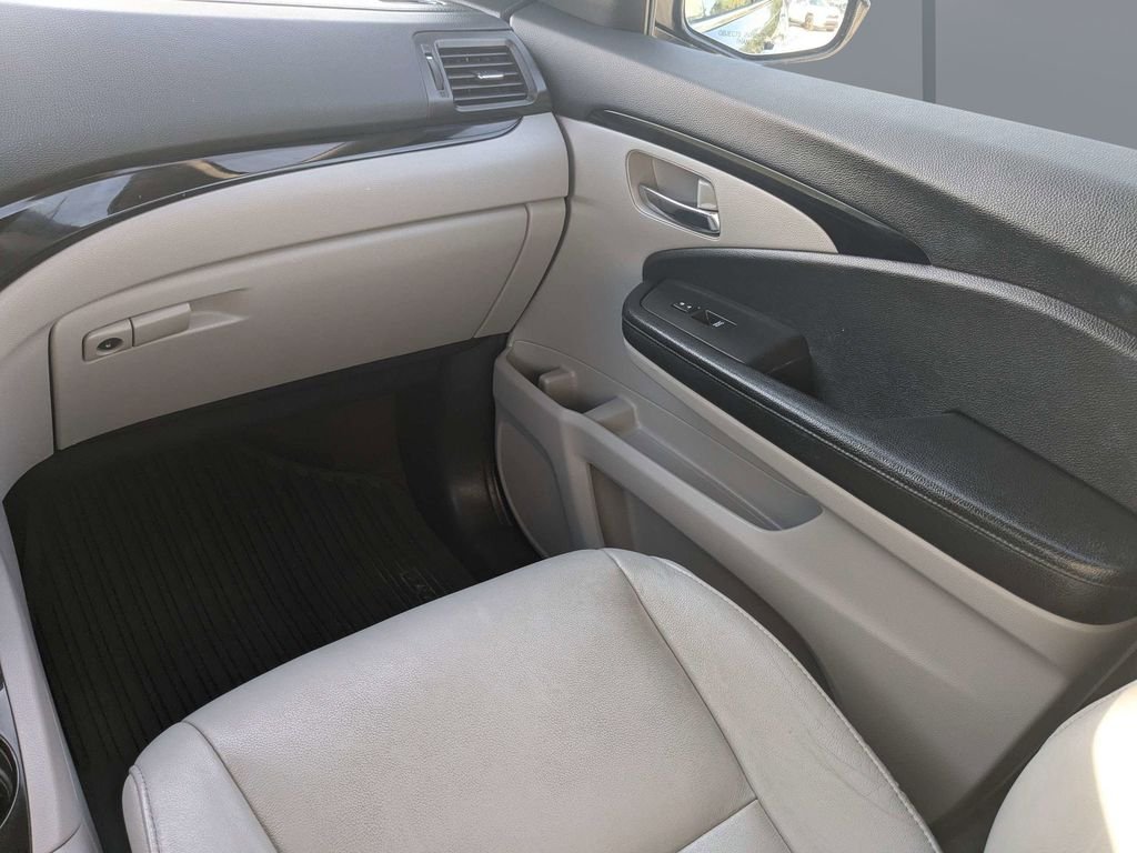 Used 2016 Blue Honda Touring image 19