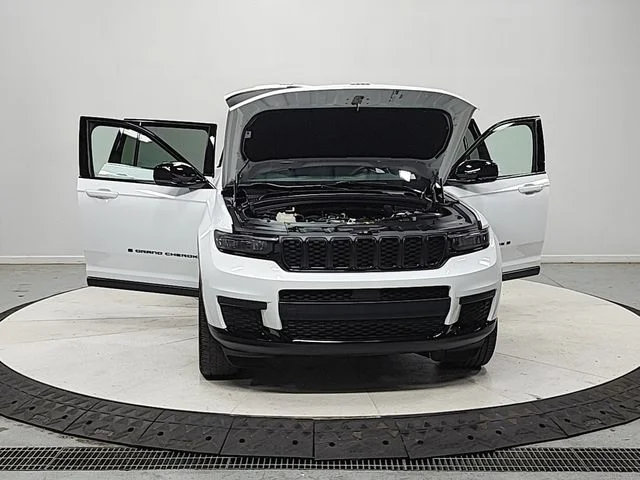Used 2024 White Jeep Altitude X image 11