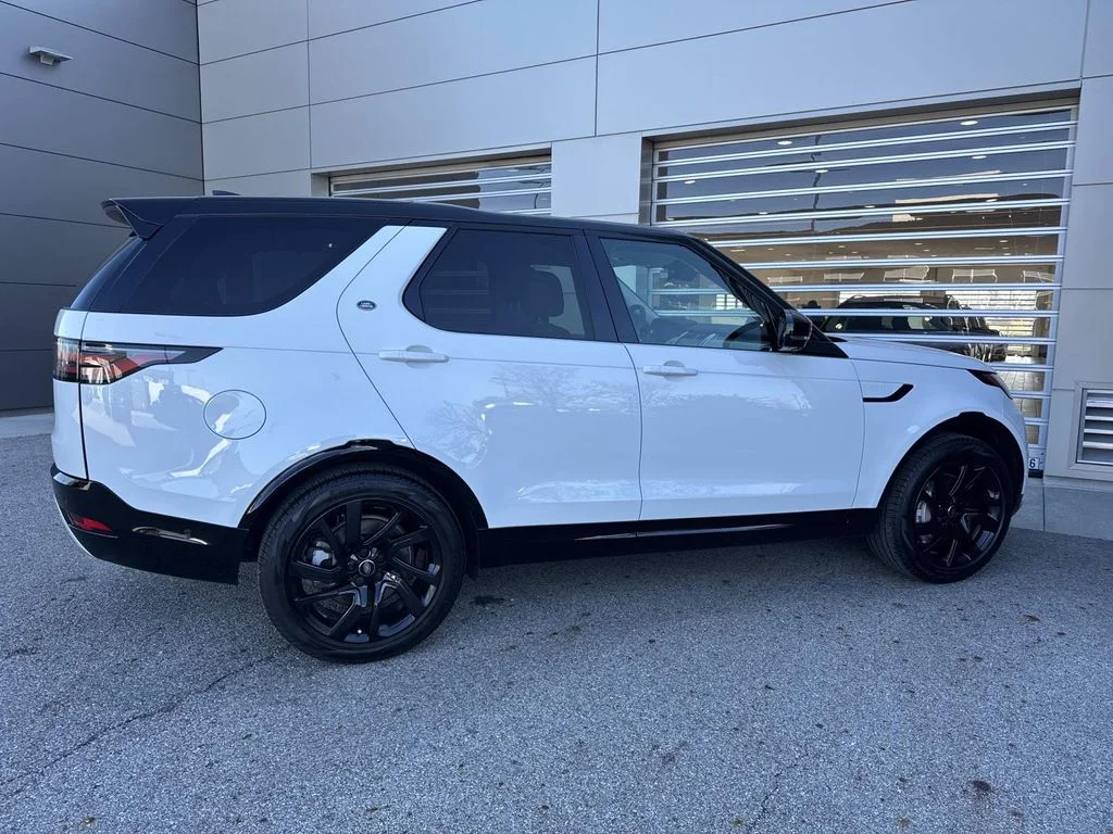 Certified Used 2025 White Land Rover Dynamic SE image 7