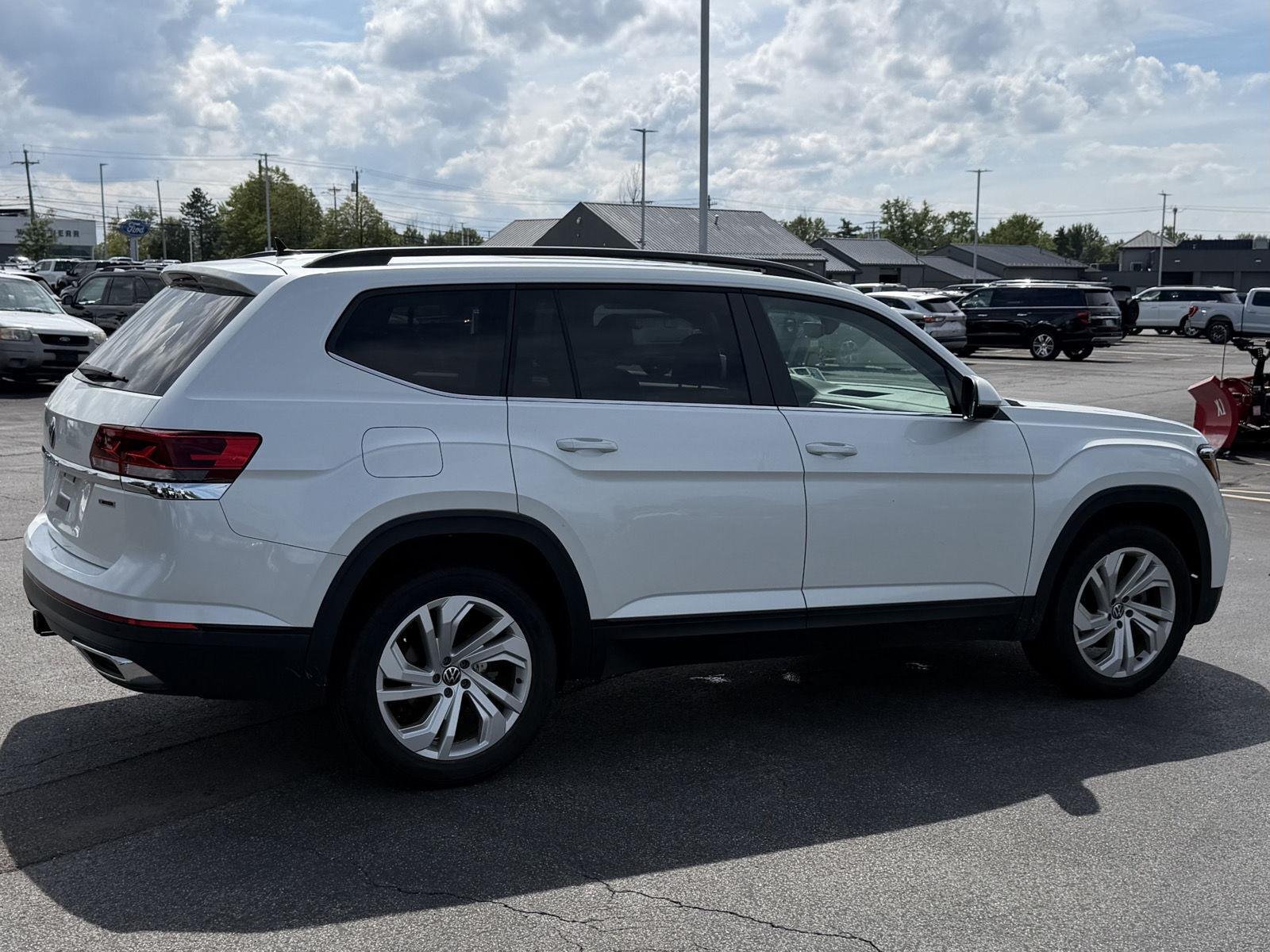 Used 2021 Pure White Volkswagen 3.6L V6 SE w/Technology image 4