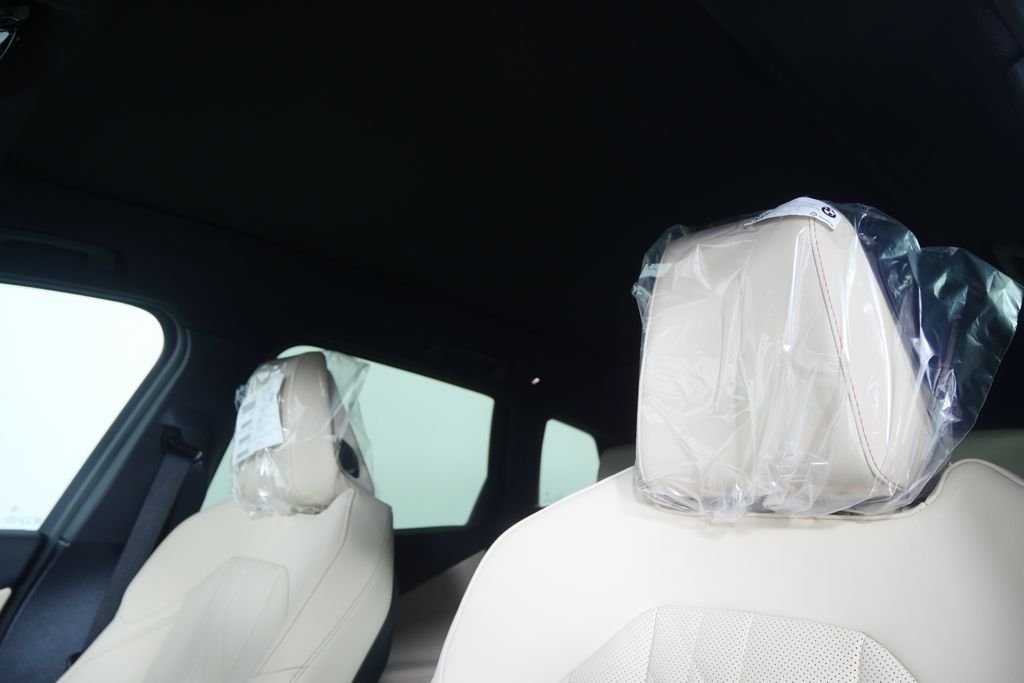 Used 2026 Mineral White Metallic BMW 30 xDrive image 11
