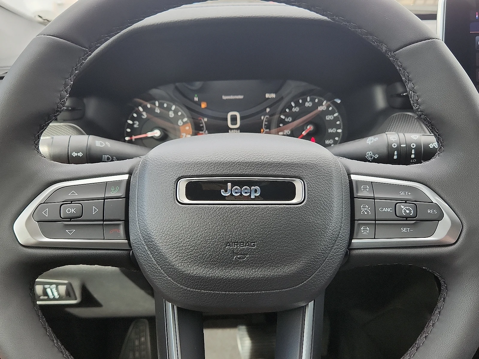 New 2027 Diamond Black Crystal Pearl-Coat Paint Jeep LATITUDE ALTITUDE 4X4 image 20