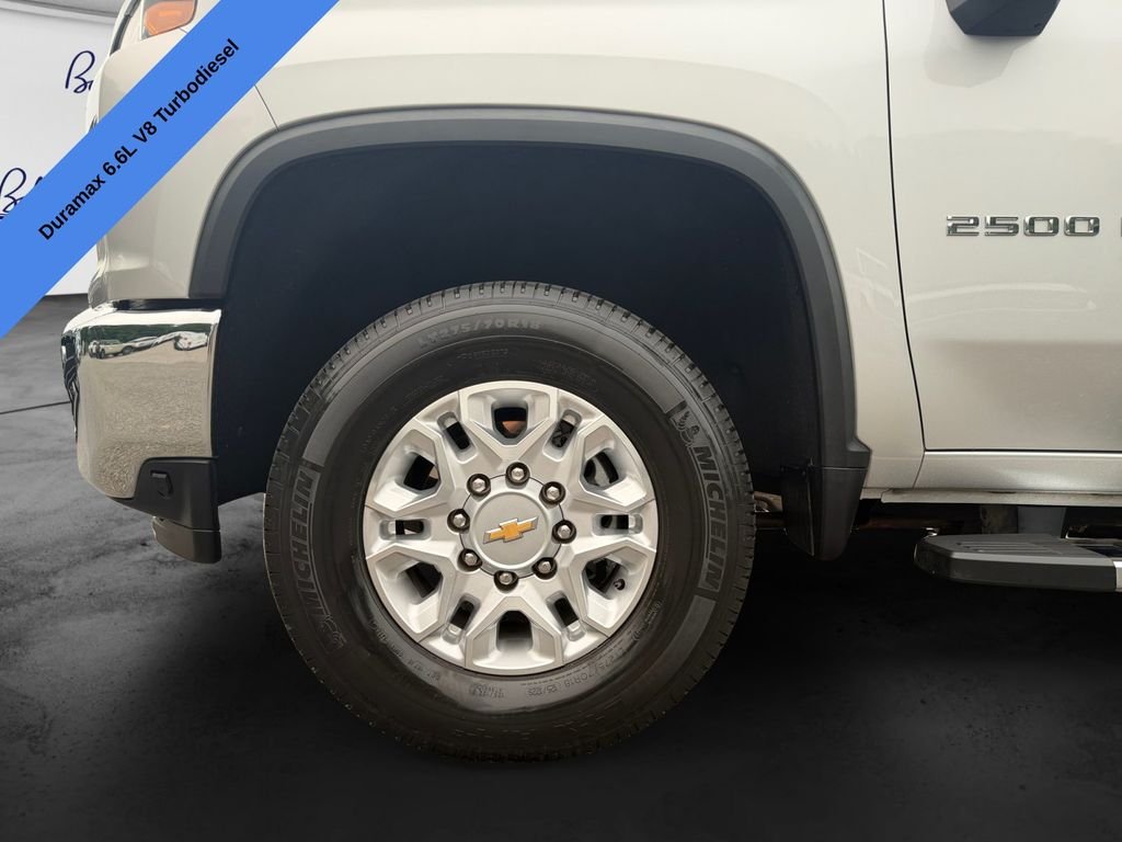 Used 2022 Silver Ice Metallic Chevrolet LTZ image 15