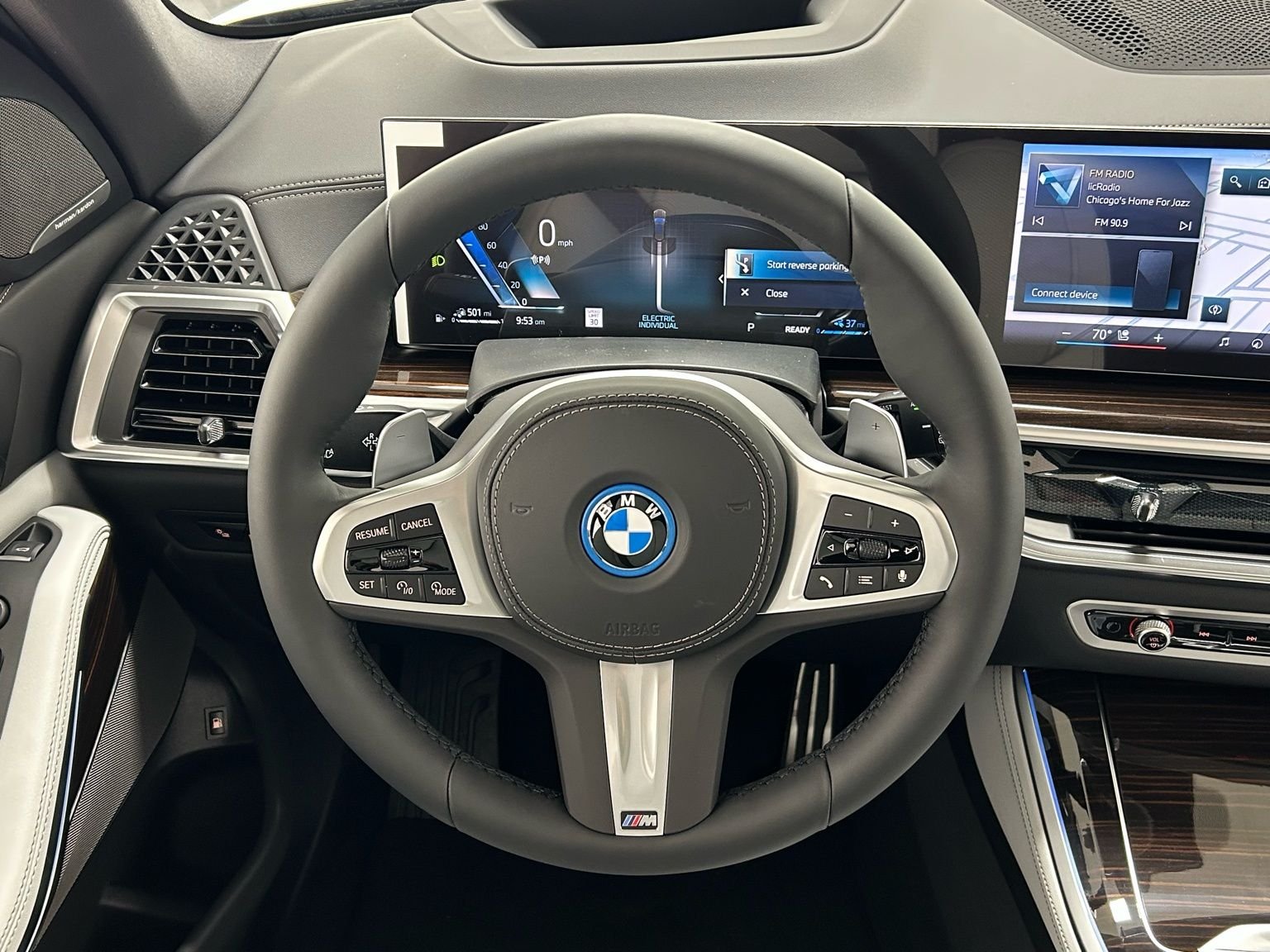 New 2026 Manhattan Green Metallic BMW xDrive50e image 18