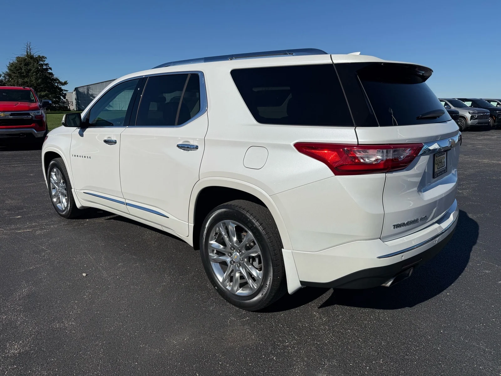 Used 2021 IRIDESCENT PEARL TRICOAT Chevrolet High Country image 3