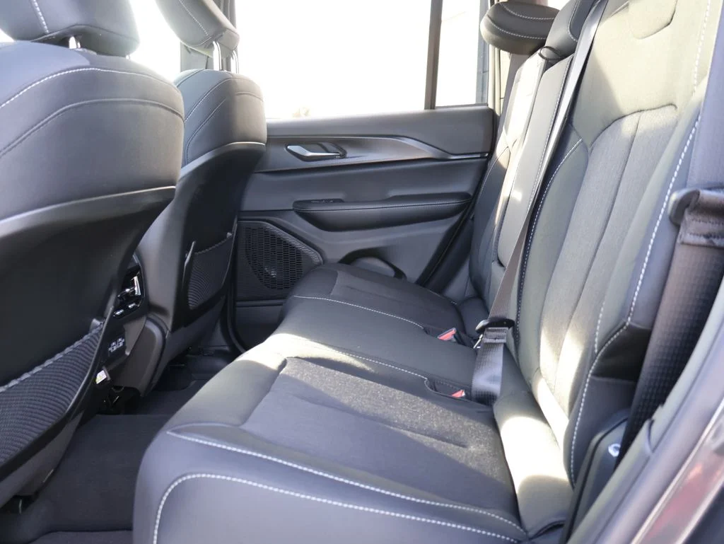 New 2026 Baltic Gray Metallic Clear-Coat Exterior Paint Jeep Laredo X image 18