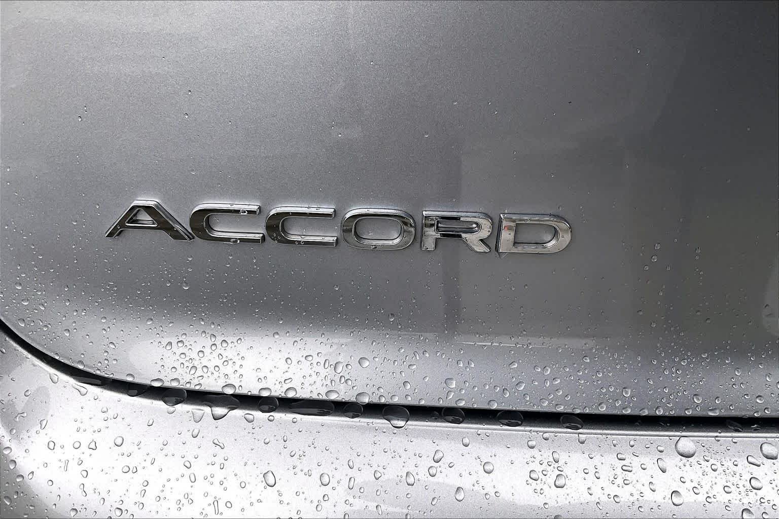 Used 2025 Solar Silver Metallic Honda Touring image 31