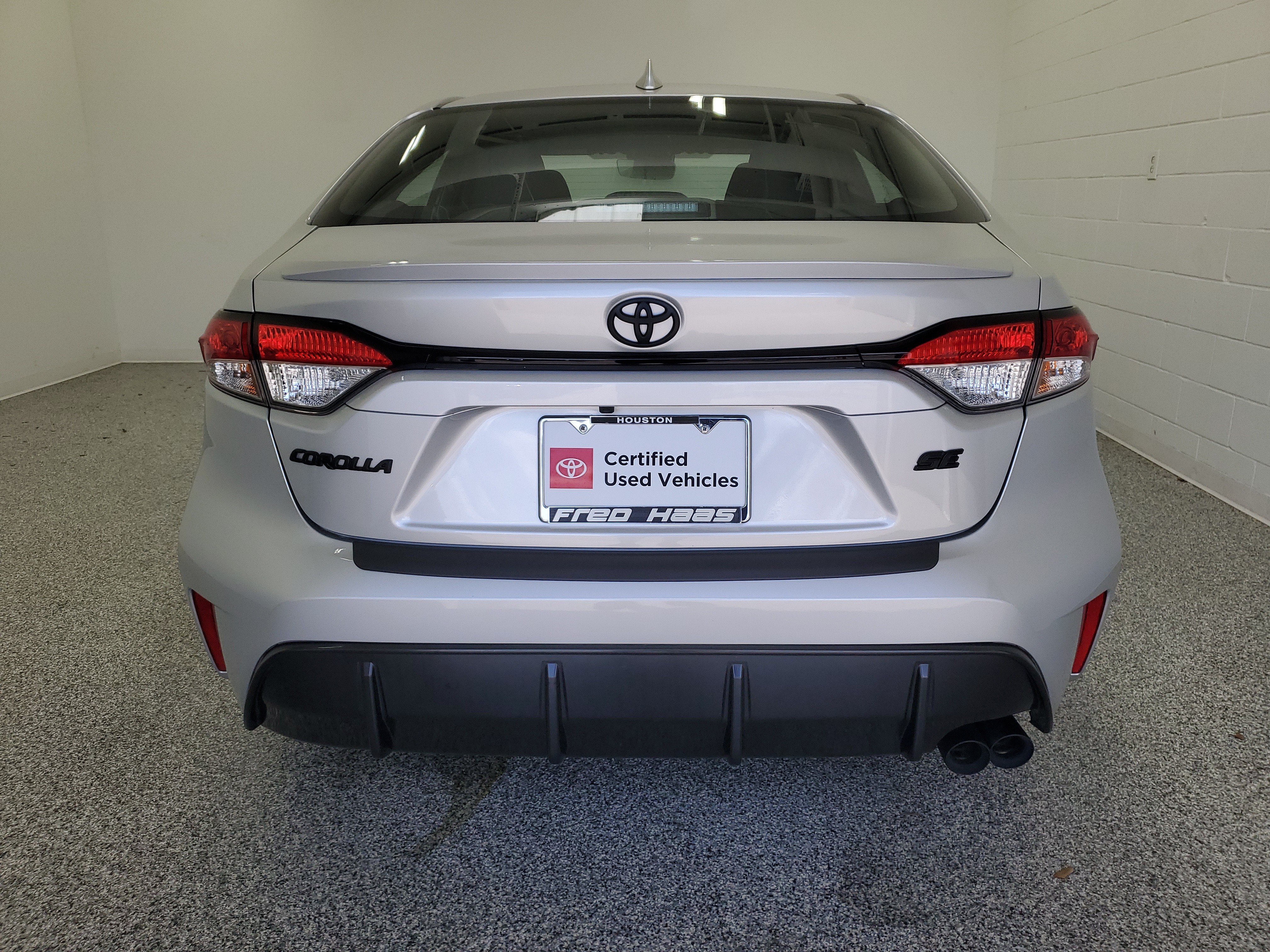 Used 2025 Silver Toyota SE image 5