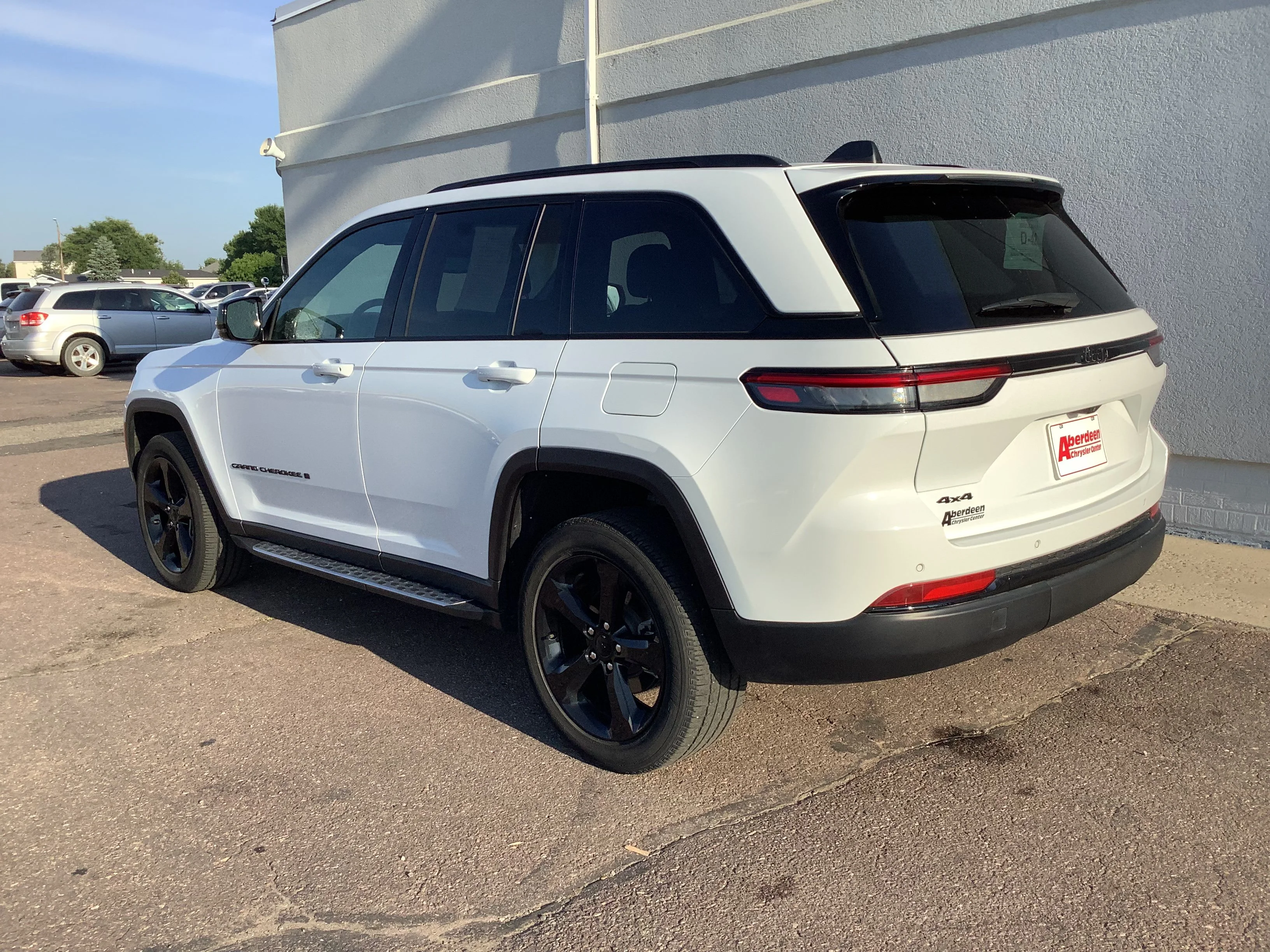 Used 2022 White Jeep Altitude image 7