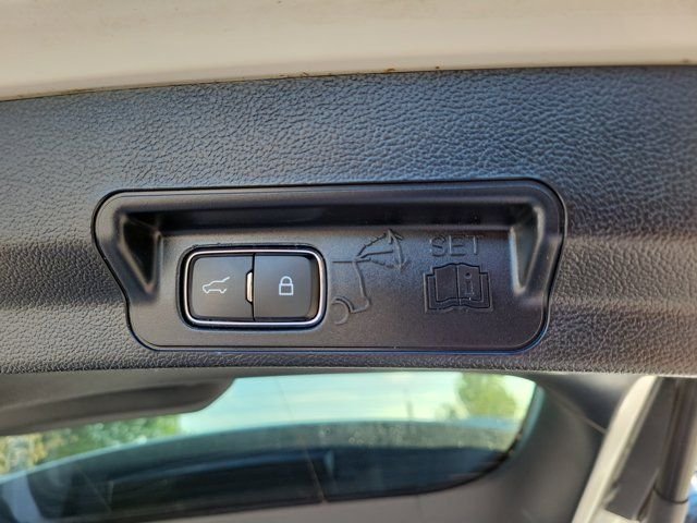 Used 2023 White Metallic Ford XLT image 12
