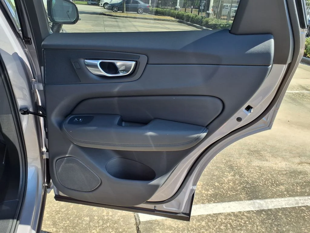 New 2026 Aurora Silver Volvo Plus image 16