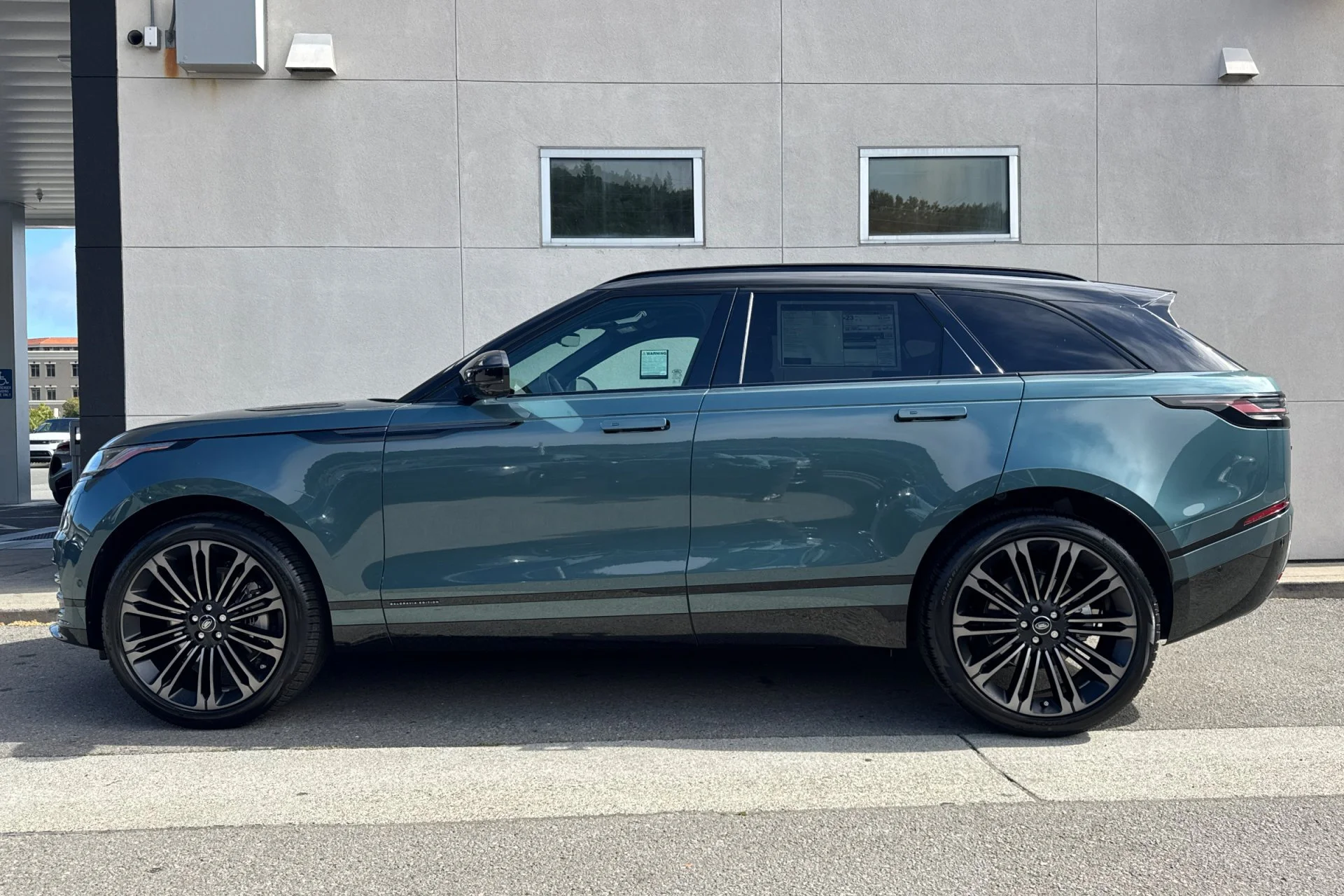 New 2026 Giola Green Land Rover Belgravia Edition image 5