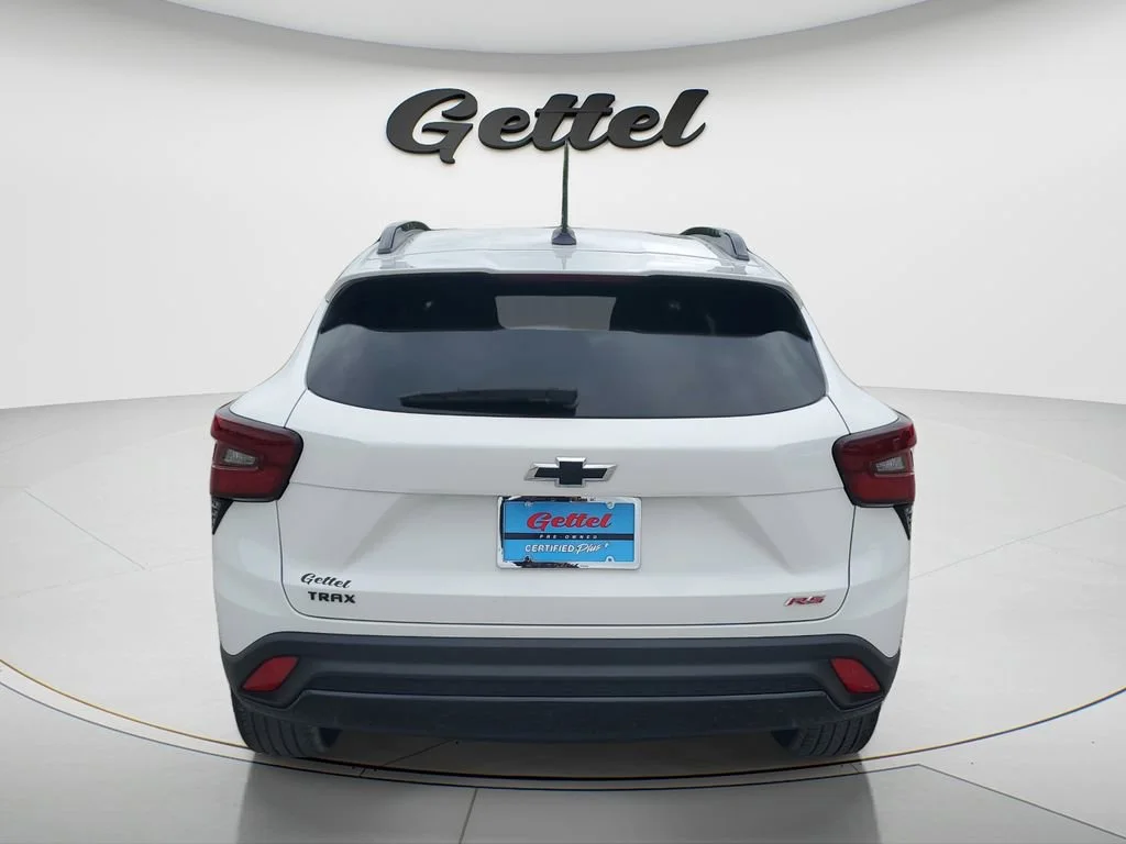 Used 2025 Summit White Chevrolet 2RS image 5