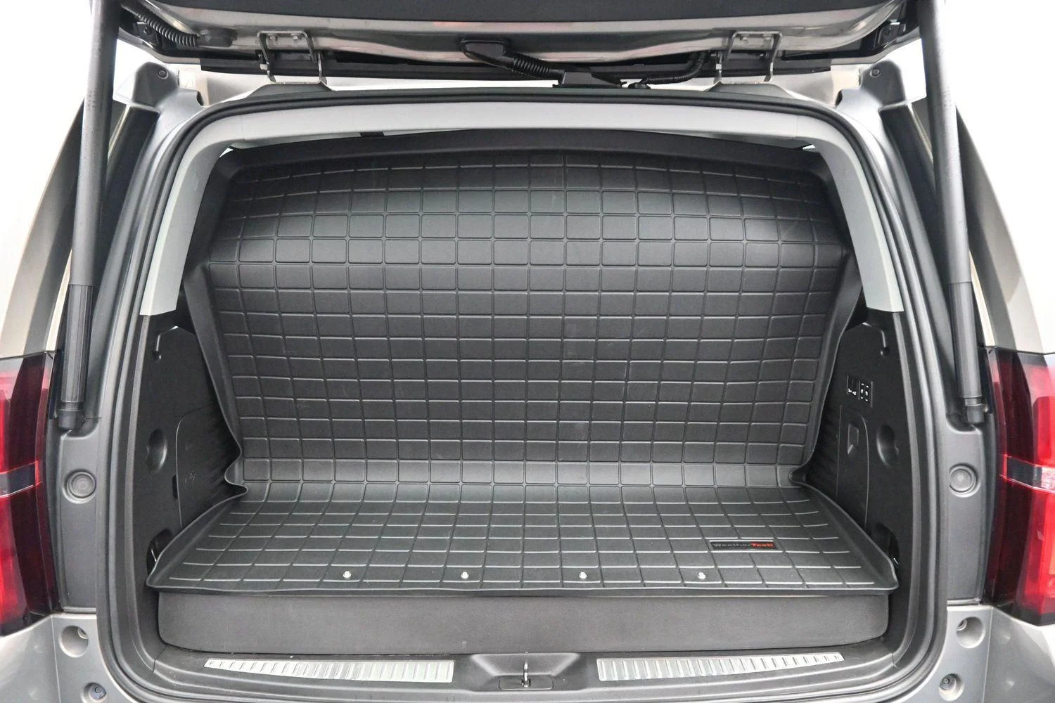 Used 2018 PEPPERDUST METALLIC Chevrolet LT image 11