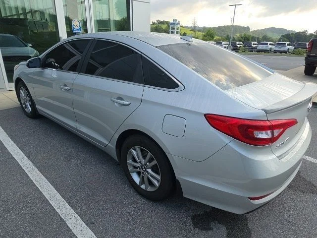 Used 2015 Silver Hyundai SE image 6