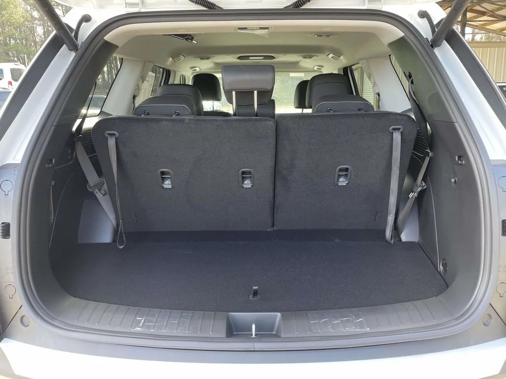 New 2026 White Hyundai SEL Premium image 8