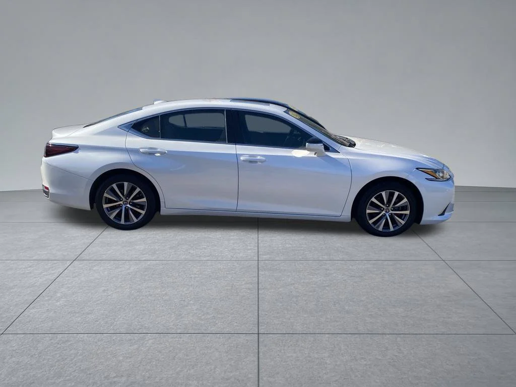Used 2021 White Lexus 250 image 3