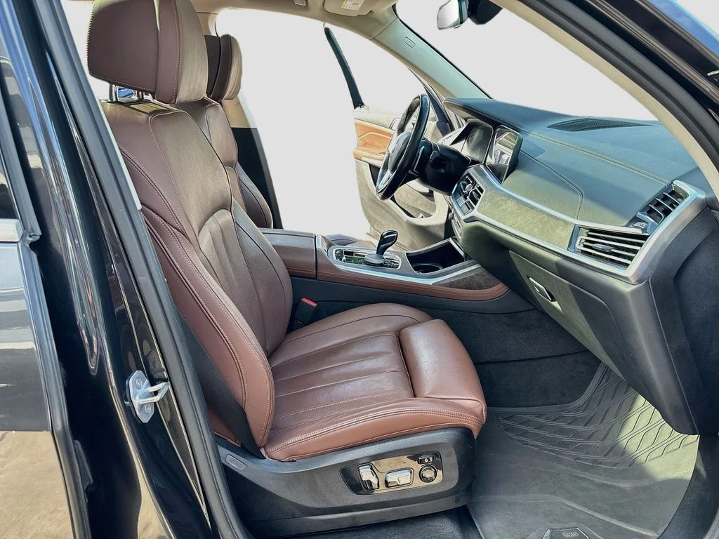 Used 2019 Dark Graphite BMW xDrive40i image 31