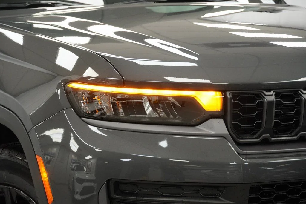New 2026 Baltic Gray Metallic Clear-Coat Exterior Paint Jeep Altitude image 5