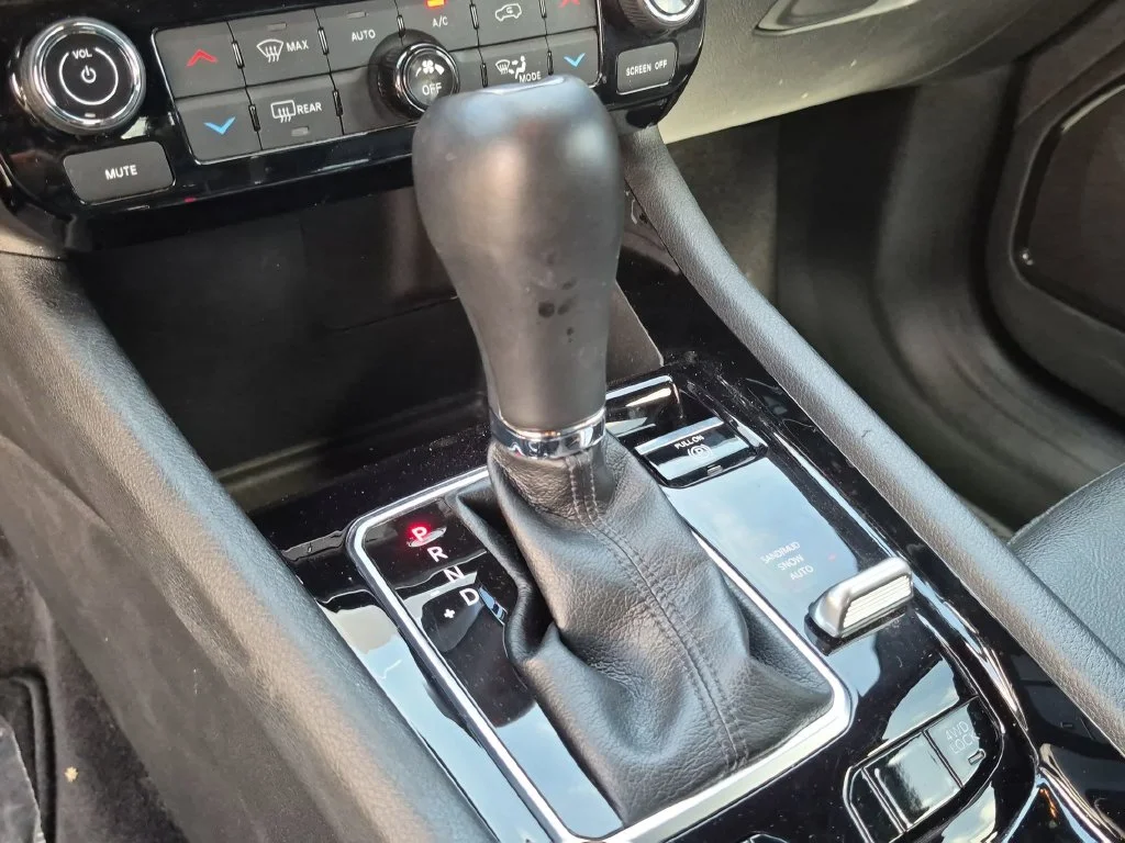 Used 2025 White Jeep Limited image 25