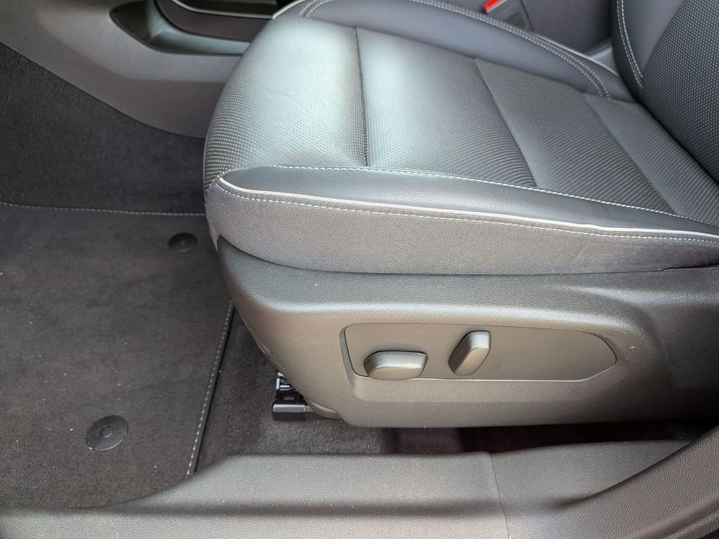 Used 2023 Red Buick Essence image 16