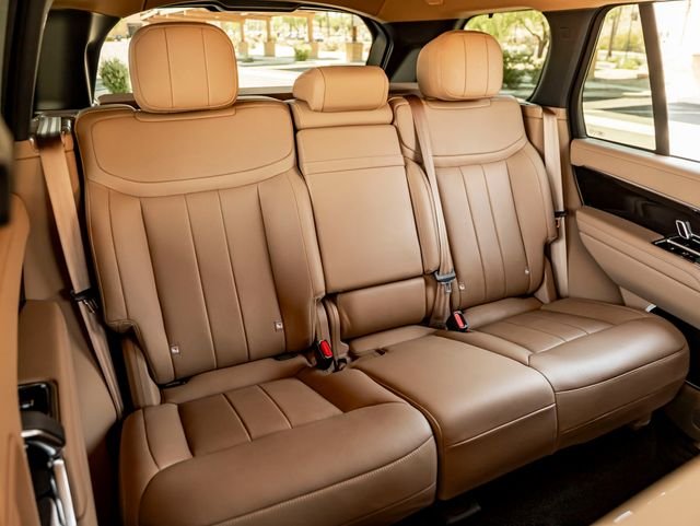 Certified Used 2025 British Racing Green SV Bespoke Ultra Met Gloss Land Rover SE image 29