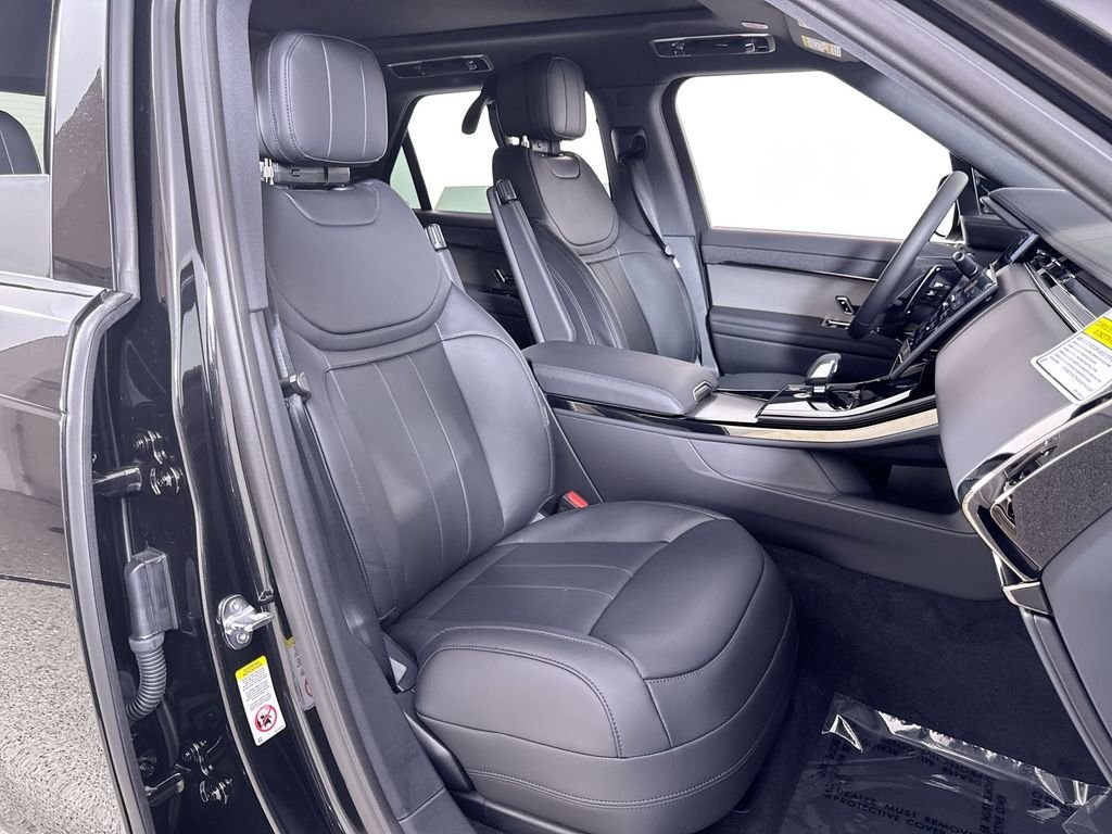 New 2026 SANTORN BLK MET Land Rover SE image 22