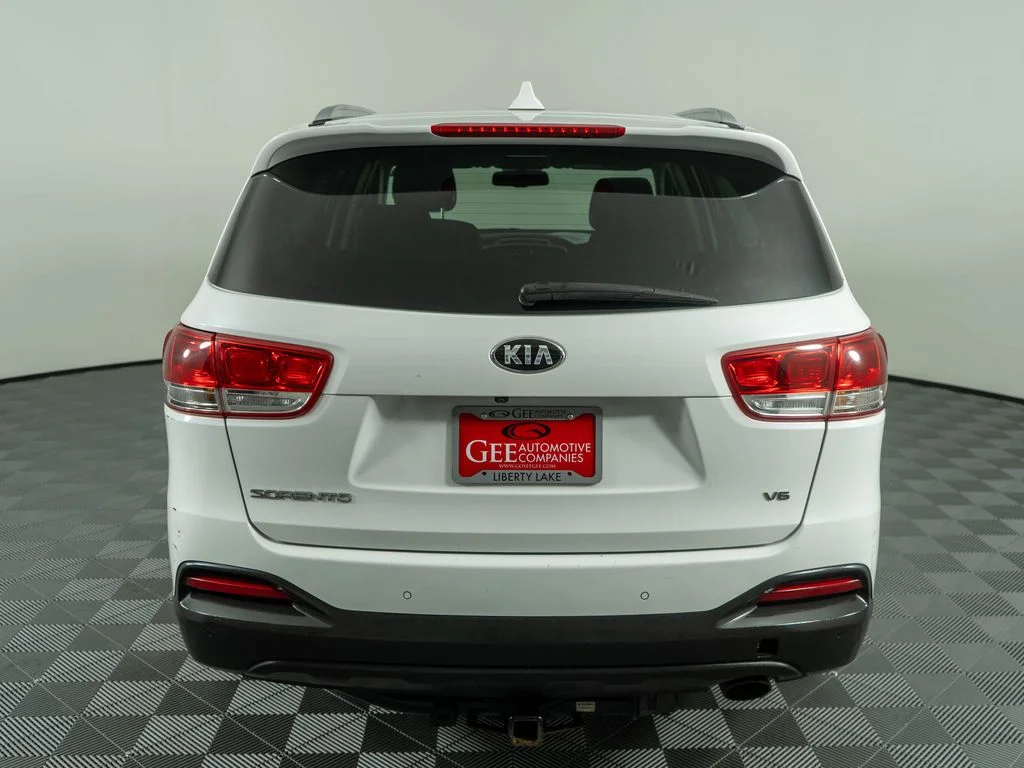 Used 2016 White Kia LX image 5