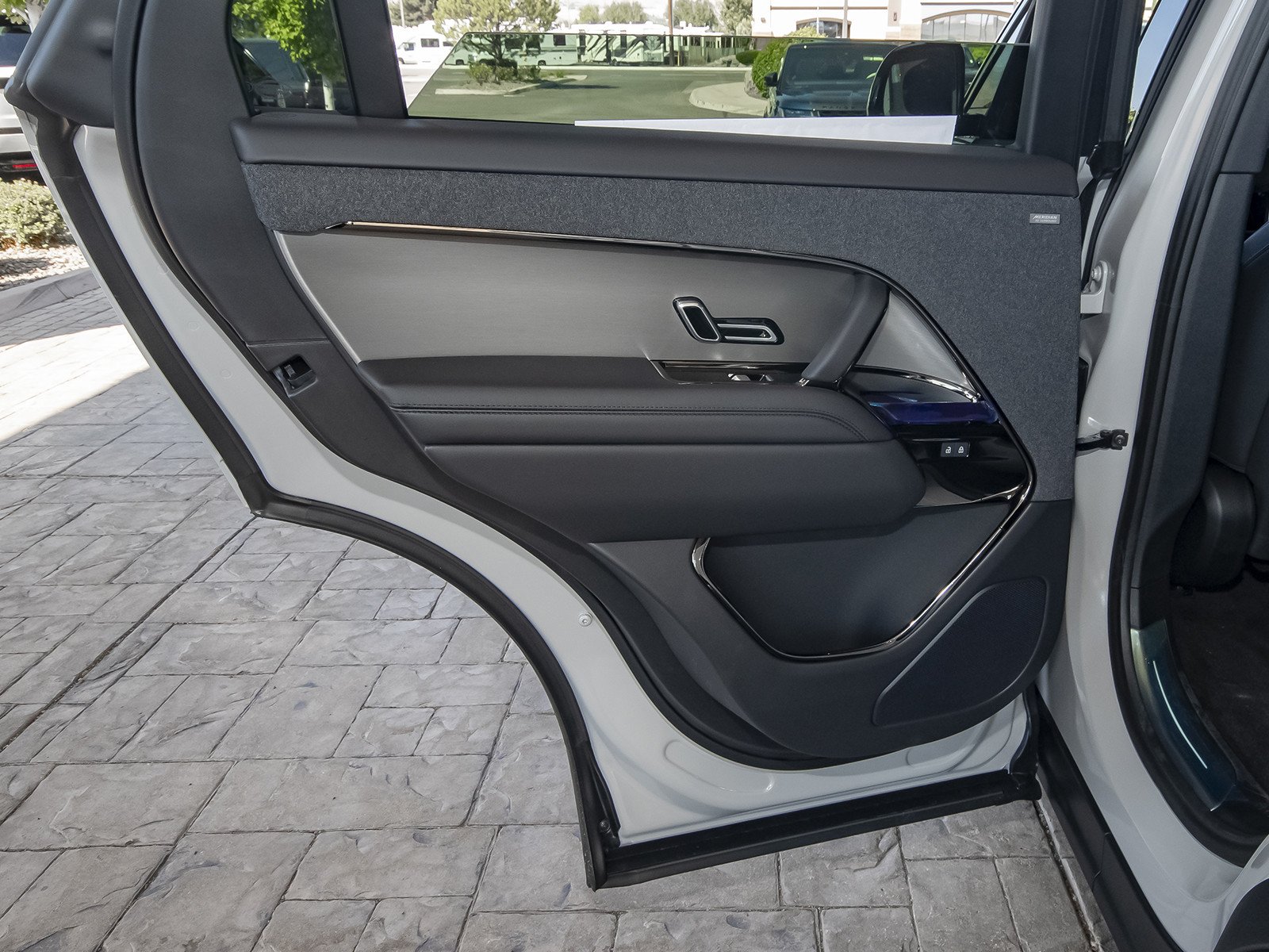 New 2026 Borasco Grey Land Rover SE image 43