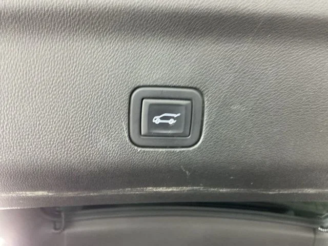 Used 2023  GMC SLT image 28