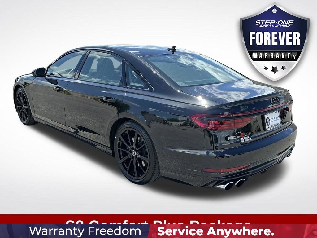 Used 2024  Audi 4.0T image 4