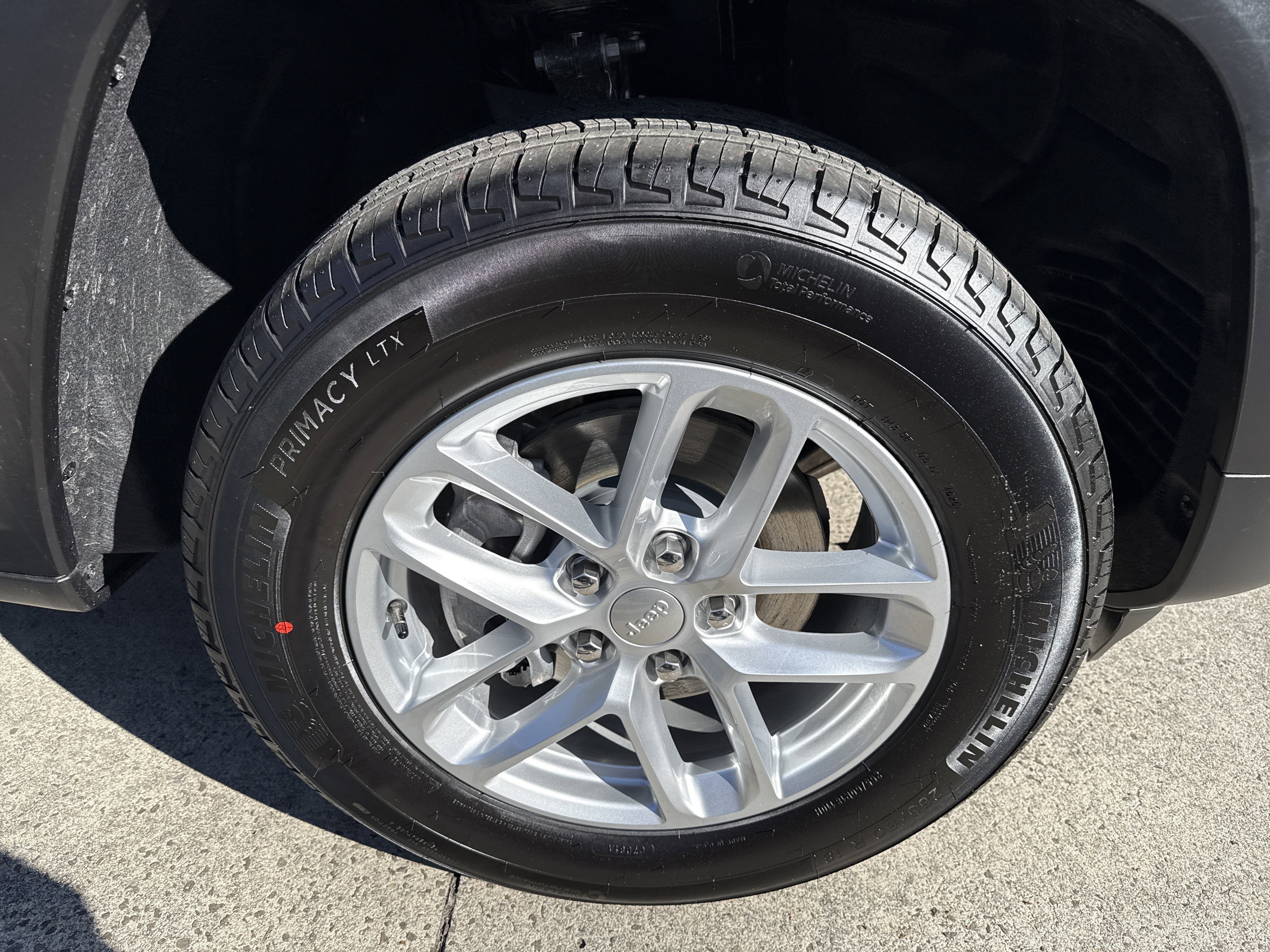 New 2025 Baltic Gray Metallic Clearcoat Jeep Laredo image 13